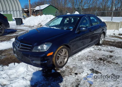 2014 Mercedes-Benz C 300 Sport 4Matic из США, поврежденный, VIN WDDGF8AB8ER323040